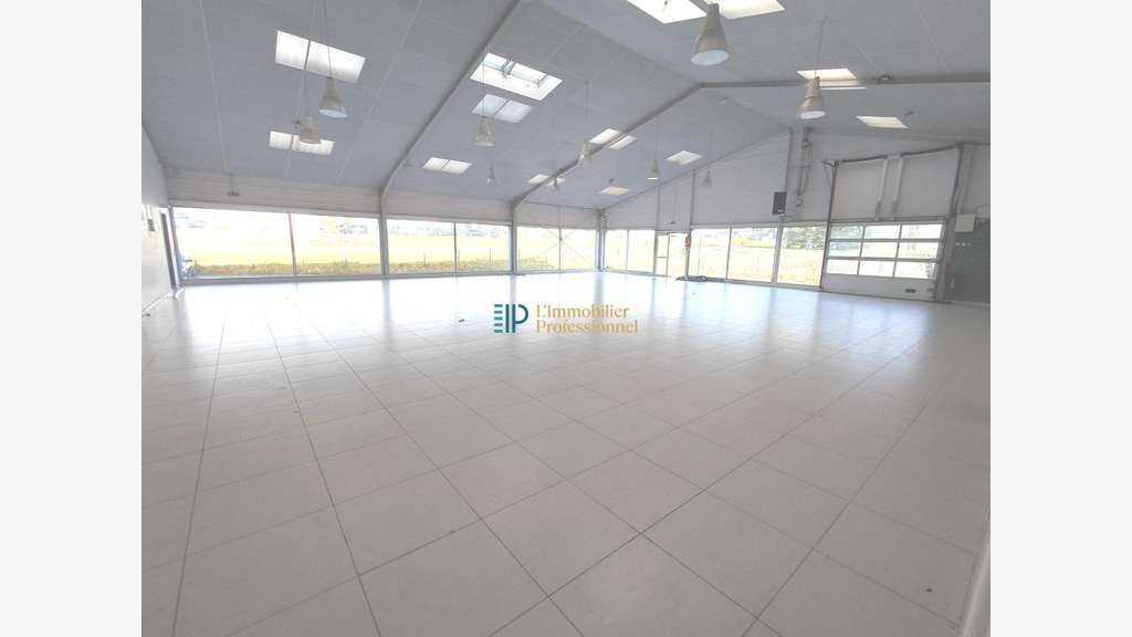 A louer local commercial 354m² ZA Quimper