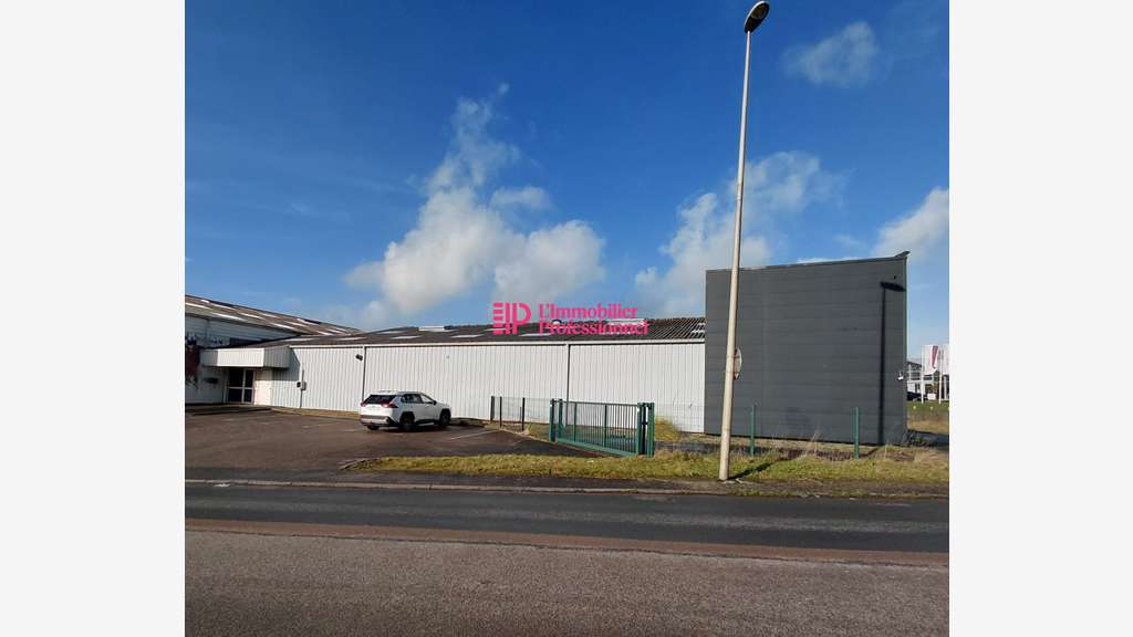 A louer local commercial 354m² ZA Quimper