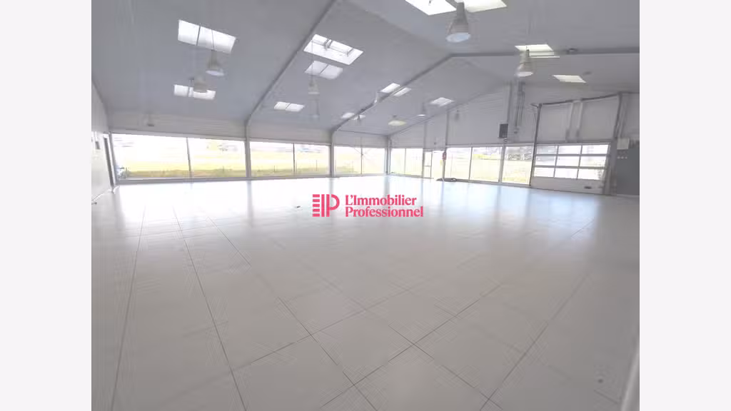 A louer local commercial 354m² ZA Quimper