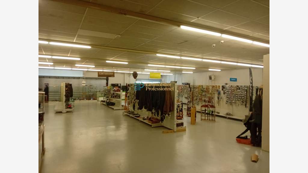 A louer local commercial de 585m² Quimper Gourvily