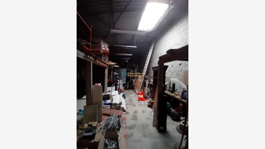 A louer local commercial de 585m² Quimper Gourvily