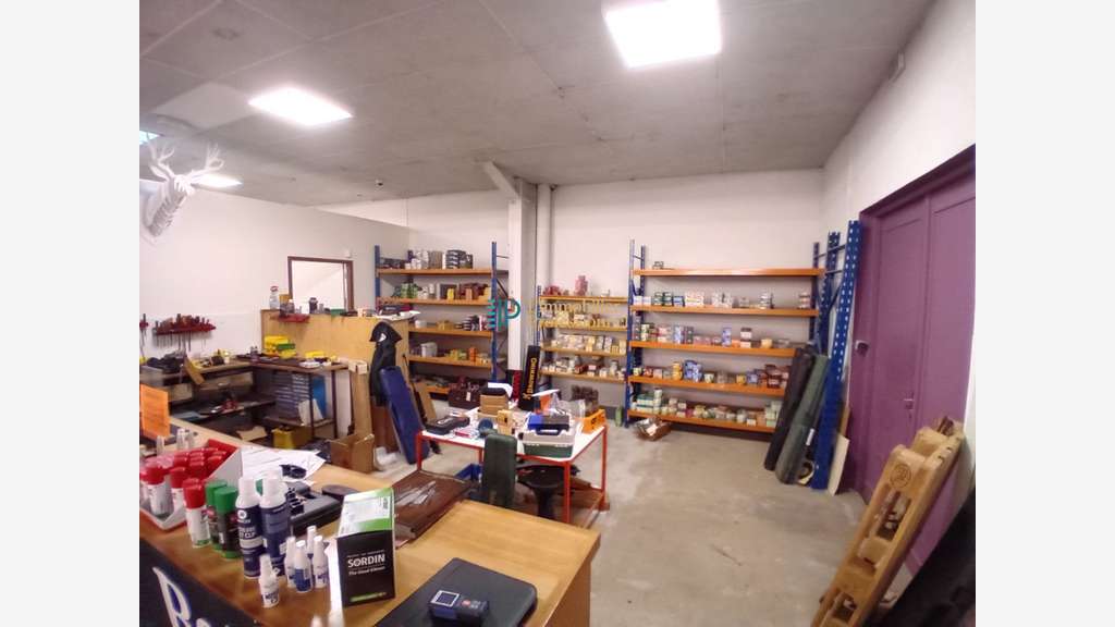 A louer local commercial de 585m² Quimper Gourvily