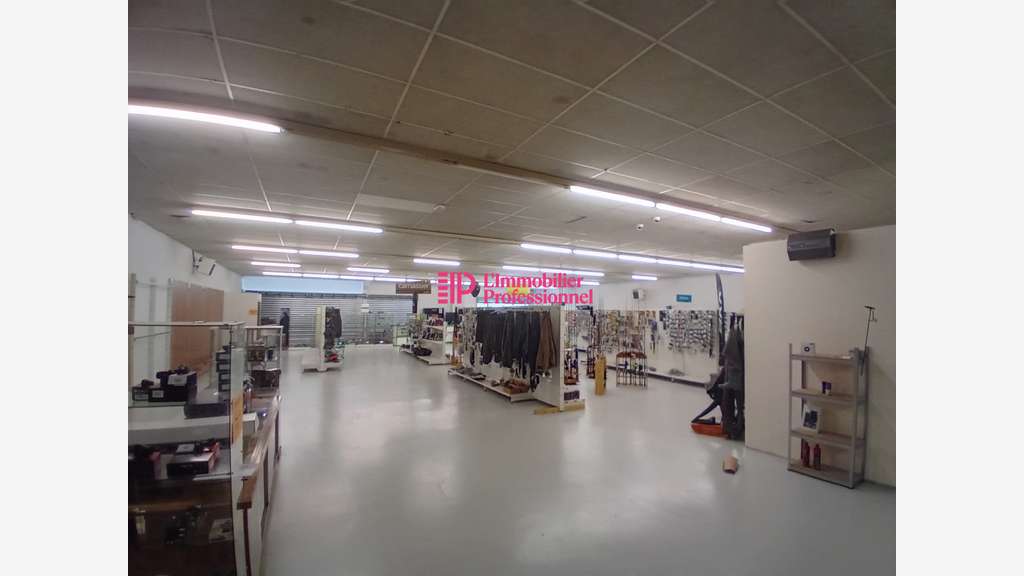 A louer local commercial de 585m² Quimper Gourvily