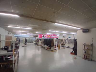 A louer local commercial de 585m² Quimper Gourvily