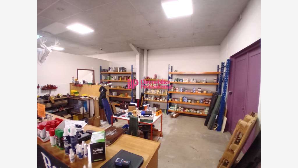 A louer local commercial de 585m² Quimper Gourvily