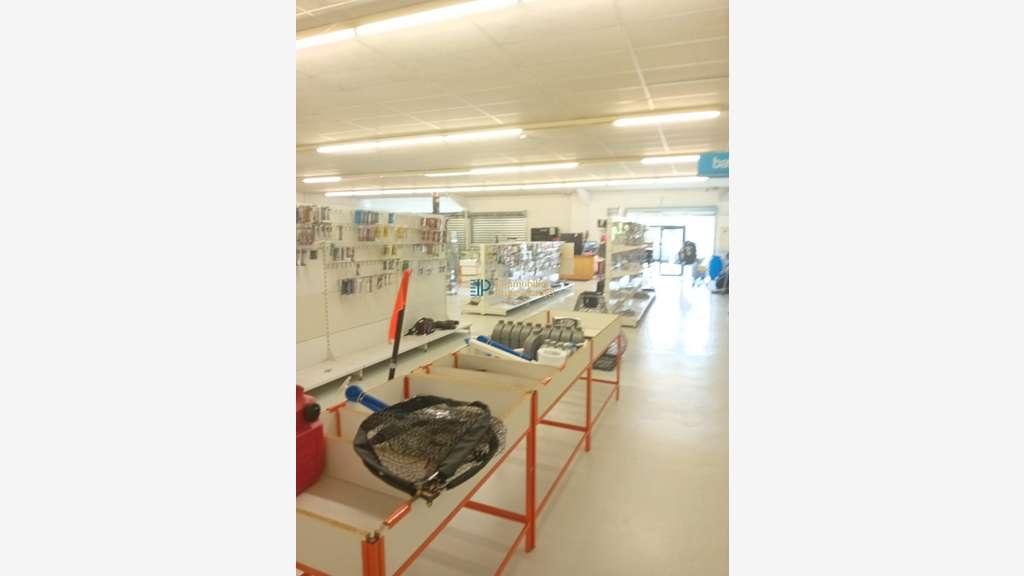 A louer local commercial de 585m² Quimper Gourvily