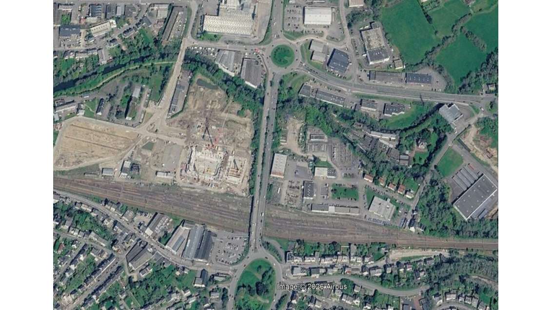 A louer local 1200m² visibilité rond-point Quimper