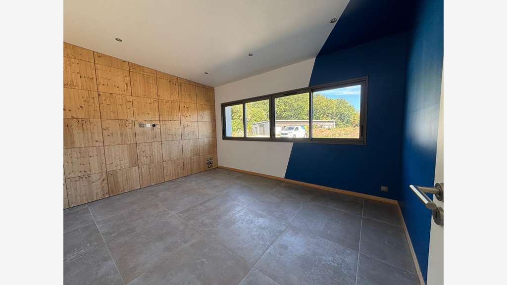 Loue local pro de 76m² à Quimper axe passant