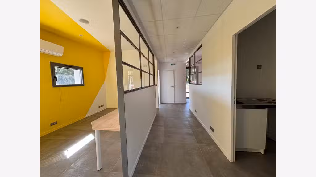 Loue local pro de 76m² à Quimper axe passant