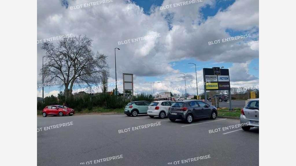 A louer locaux commerciaux 412m² à Quimper