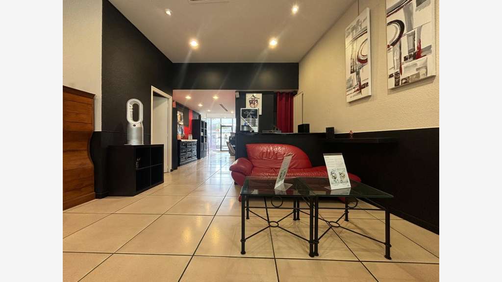 A louer très beau local 155m² sur quais à Quimper