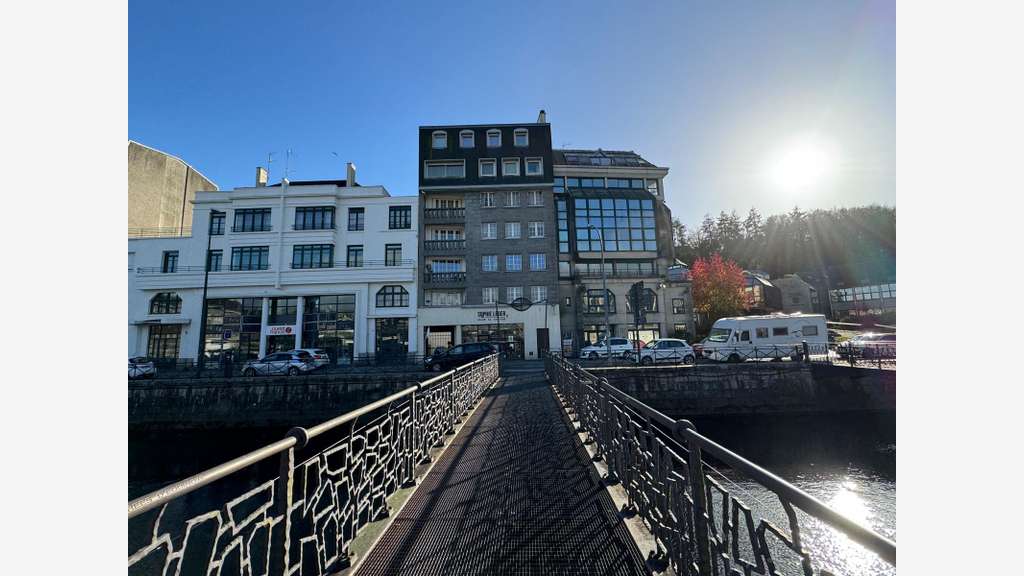 A louer très beau local 155m² sur quais à Quimper