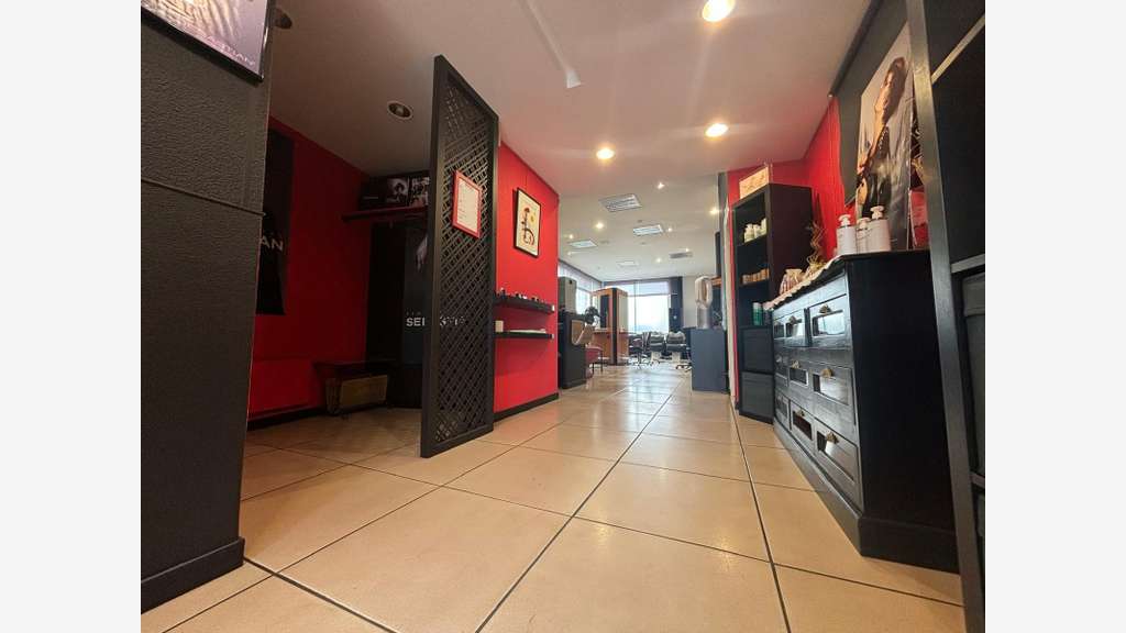 A louer très beau local 155m² sur quais à Quimper