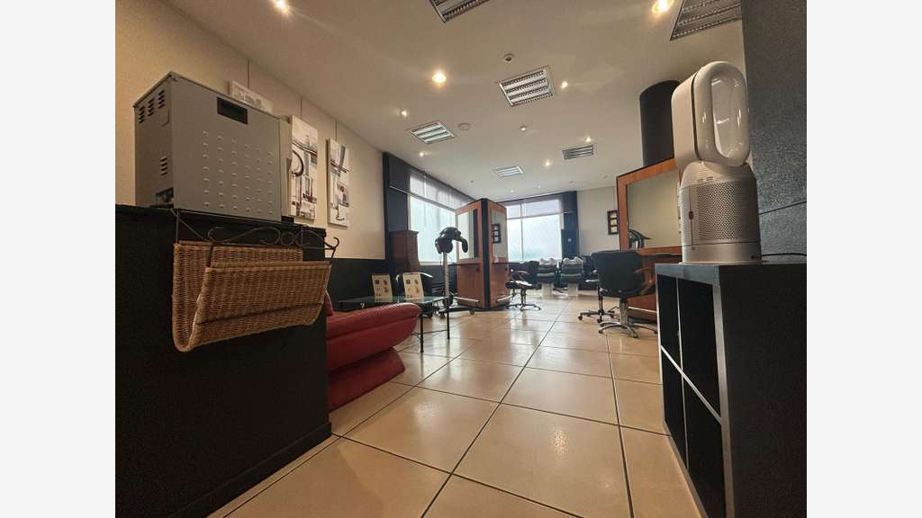 A louer très beau local 155m² sur quais à Quimper