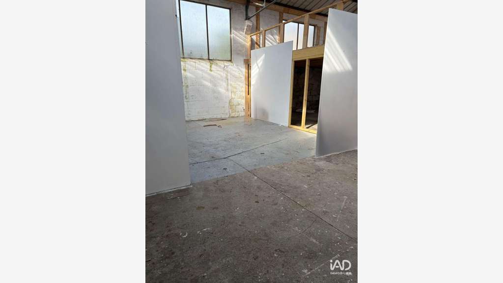 Loue Loft/atelier de 200m² à Quimper prox centre