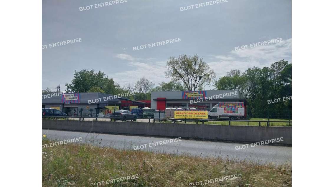 A louer local commercial bureaux de 1080m² Quimper