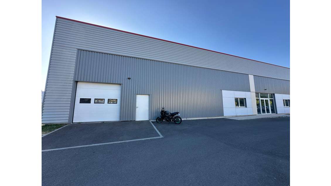 Local 700m² rénové à louer Rambouillet Gazeran 