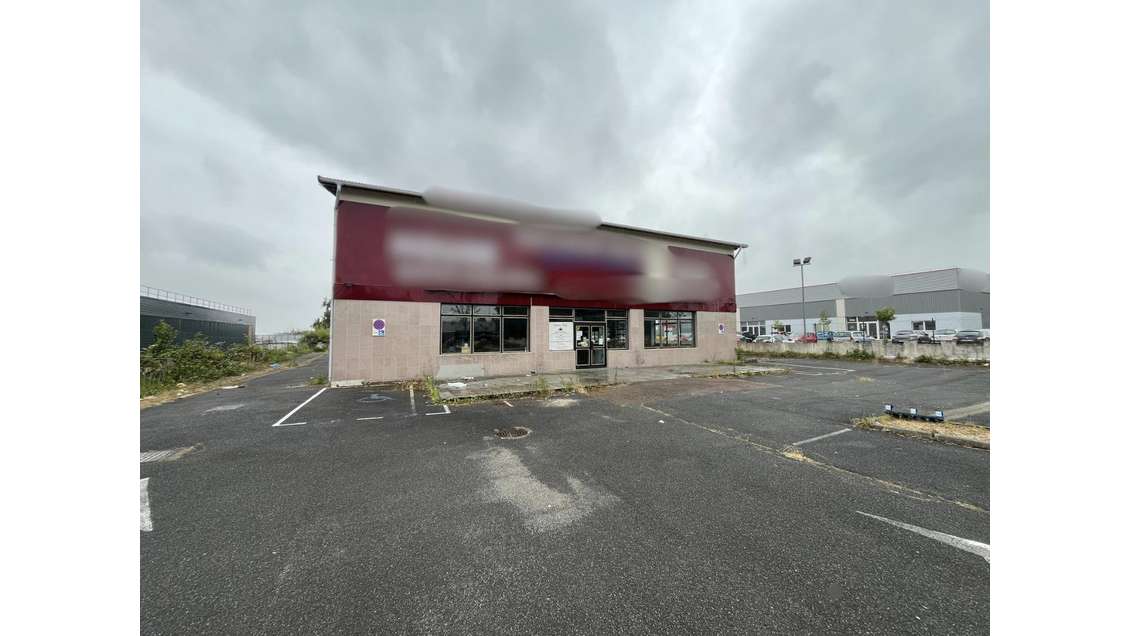 A louer local commercial de 780m² à Rambouillet