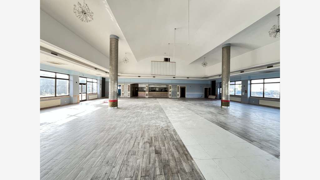 A louer local commercial de 780m² à Rambouillet