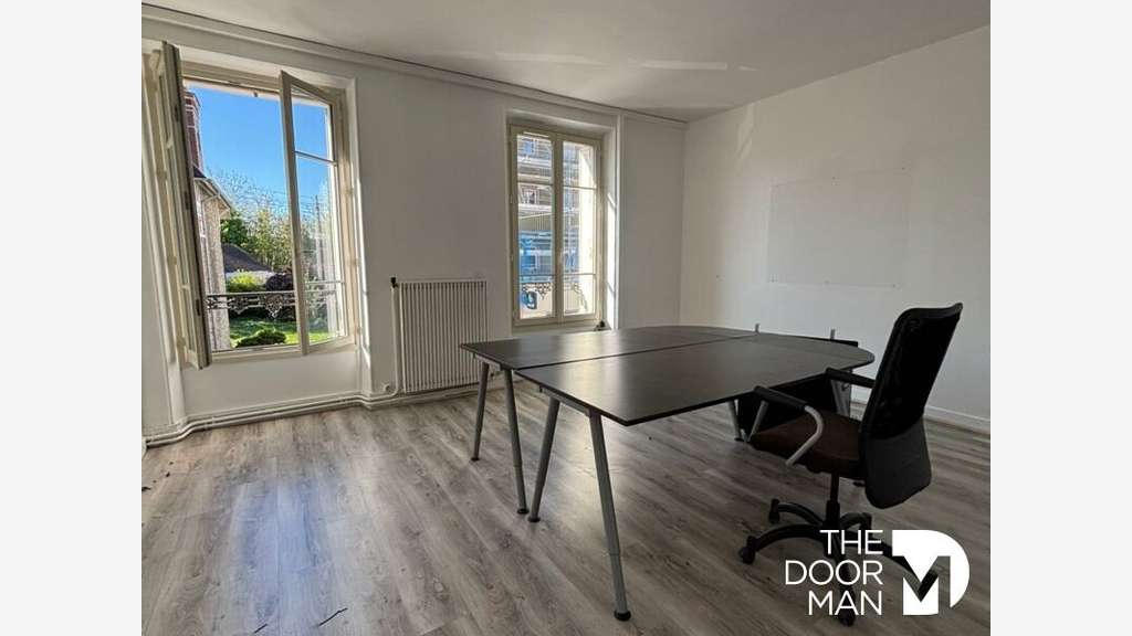 A louer bureaux 69m² R+1 hyper centre Rambouillet