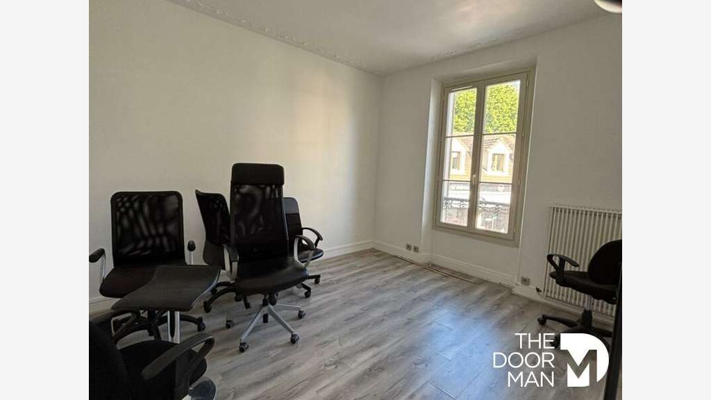 A louer bureaux 69m² R+1 hyper centre Rambouillet