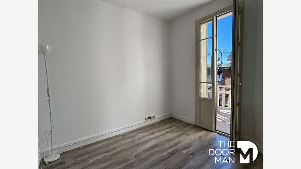 A louer bureaux 69m² R+1 hyper centre Rambouillet