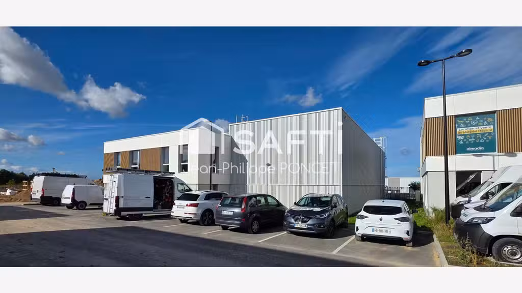 Location bâtiment avec bureaux à Rang-du-Fliers