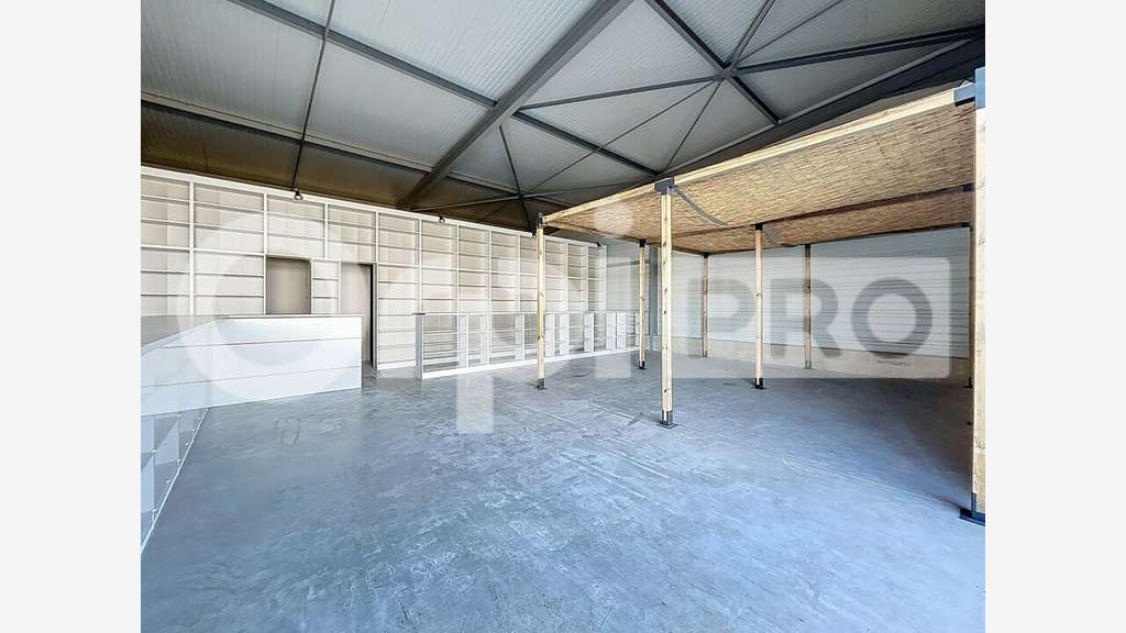 A louer local commercial de 170m² à Rantigny D1016