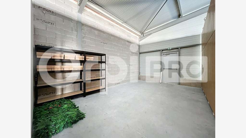 A louer local commercial de 170m² à Rantigny D1016