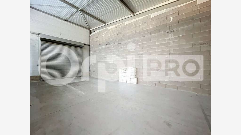 A louer local commercial de 170m² à Rantigny D1016