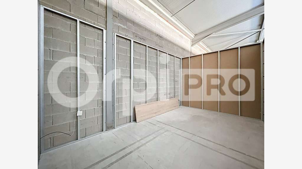 A louer local commercial de 170m² à Rantigny D1016