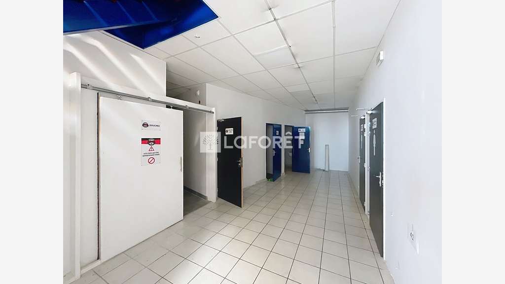 Loue local commercial 1300m² zone cap Nord Redon