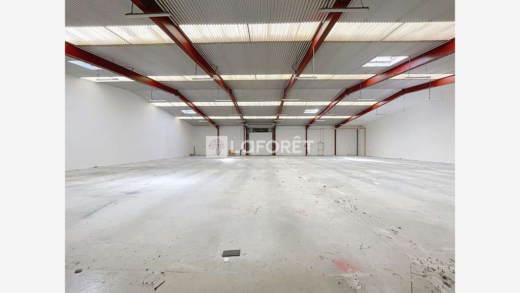 Loue local commercial 1300m² zone cap Nord Redon