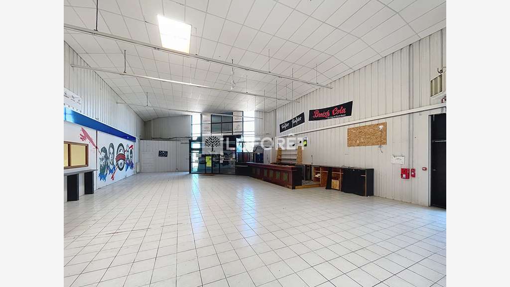 Loue local commercial 1300m² zone cap Nord Redon