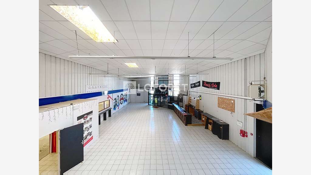 Loue local commercial 1300m² zone cap Nord Redon