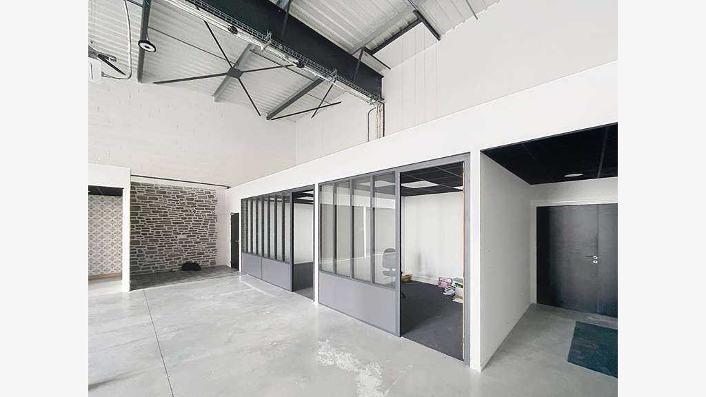 A louer local commercial + entrepôt 365m² à Redon