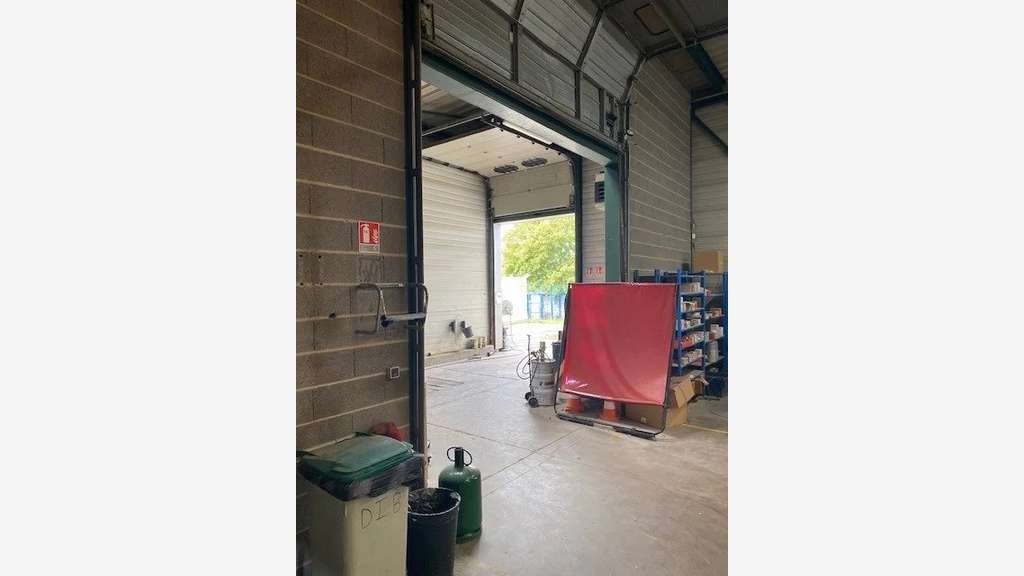 Local d'activité de 873m²