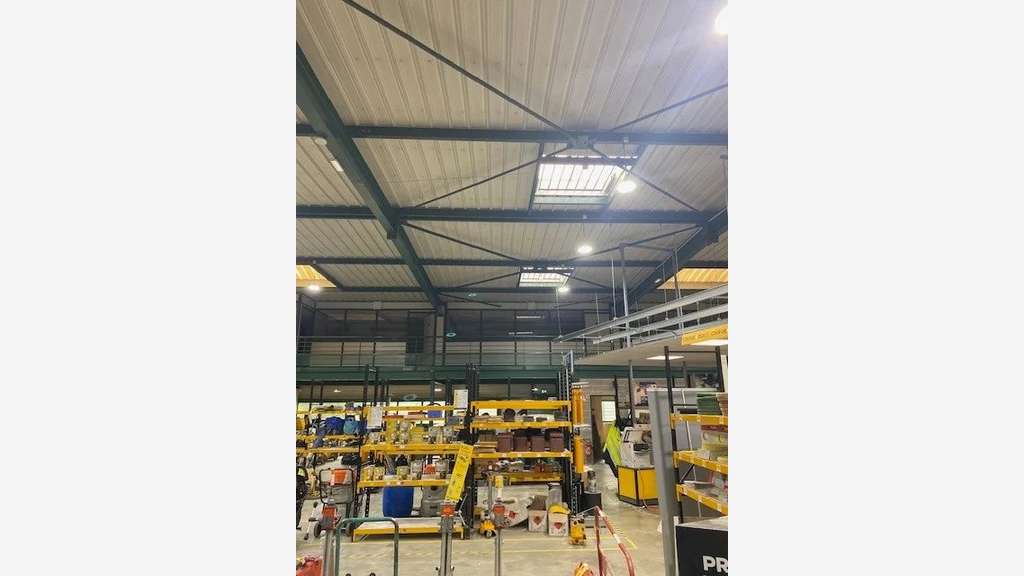 Local d'activité de 873m²
