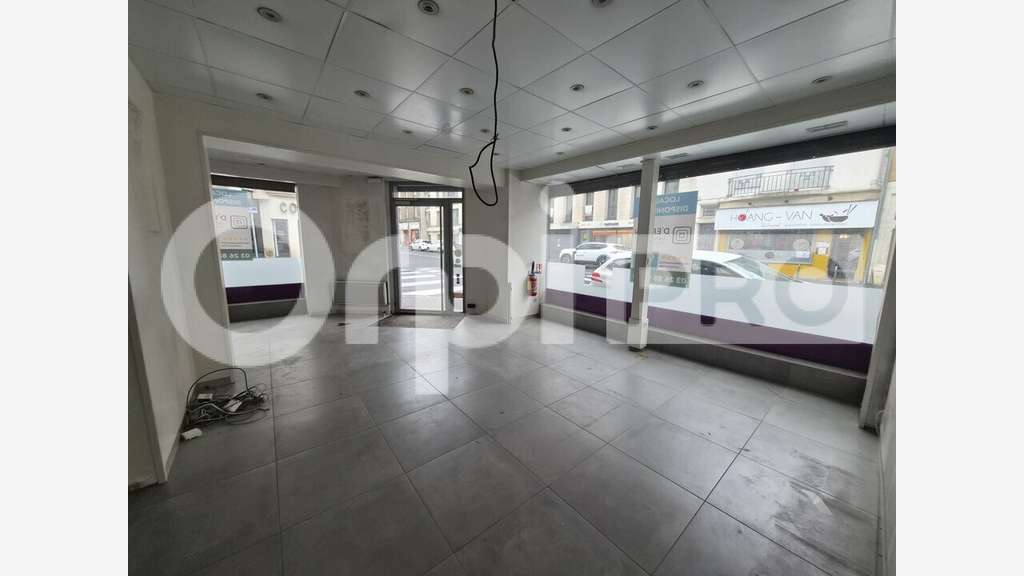 Local 129m² en angle de rue à louer à Reims