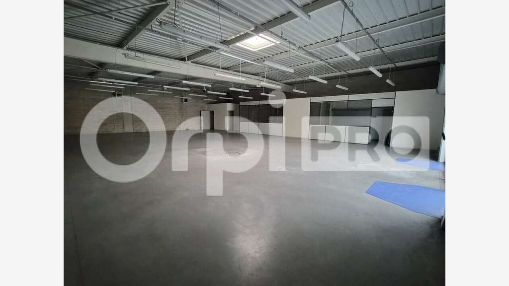 Local 450m² à louer sur axe très passant à Reims