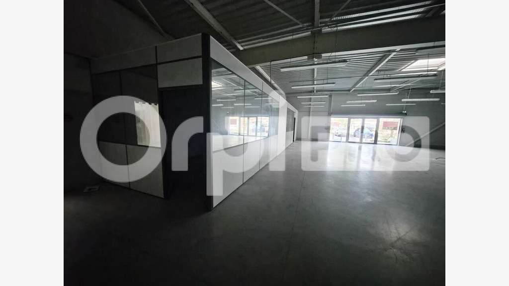 Local 450m² à louer sur axe très passant à Reims