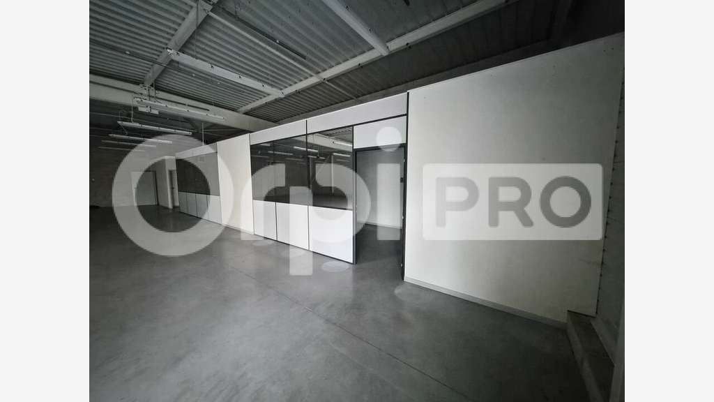Local 450m² à louer sur axe très passant à Reims