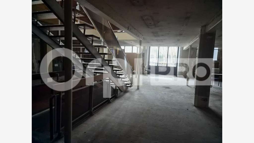 A louer local commercial 640m² Place Royale Reims