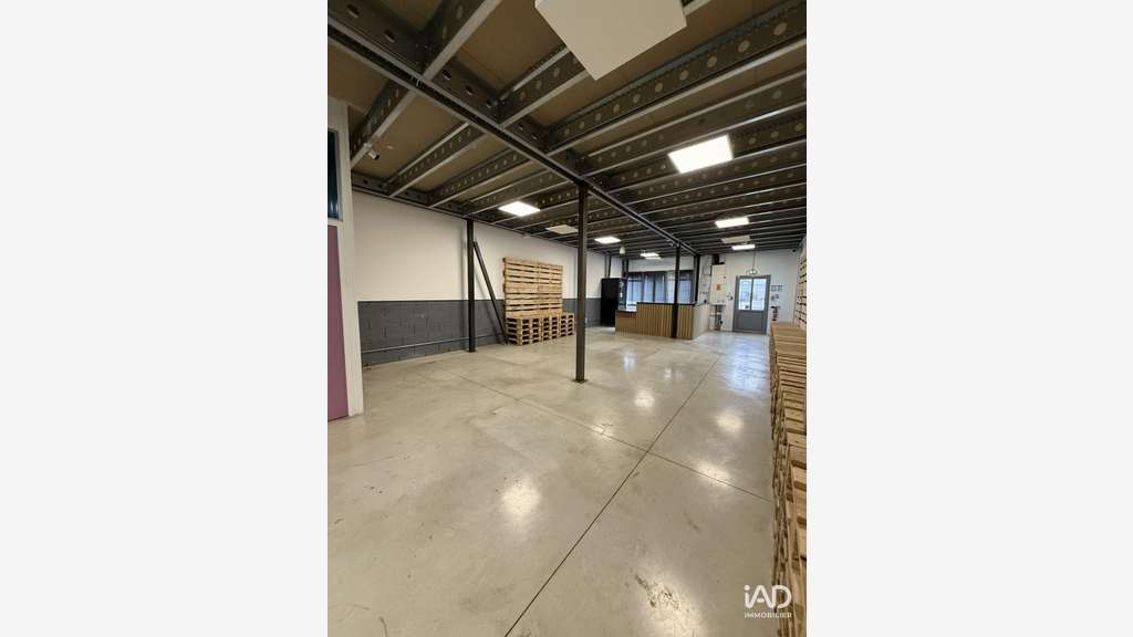 A louer local dépôt 108m² zone industrielle Reims