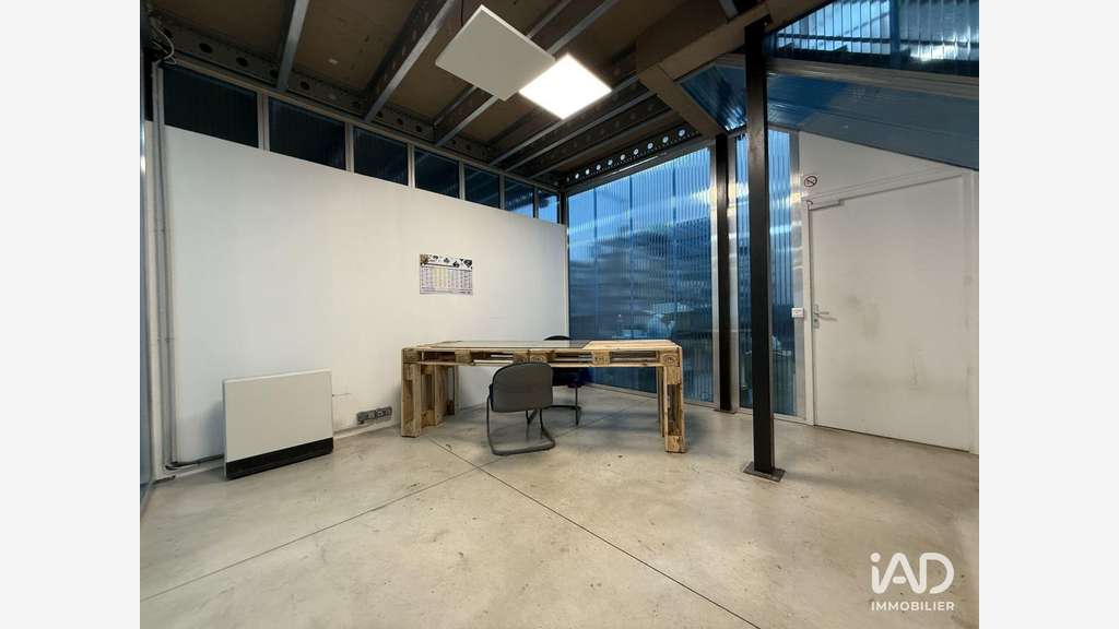 A louer local dépôt 108m² zone industrielle Reims