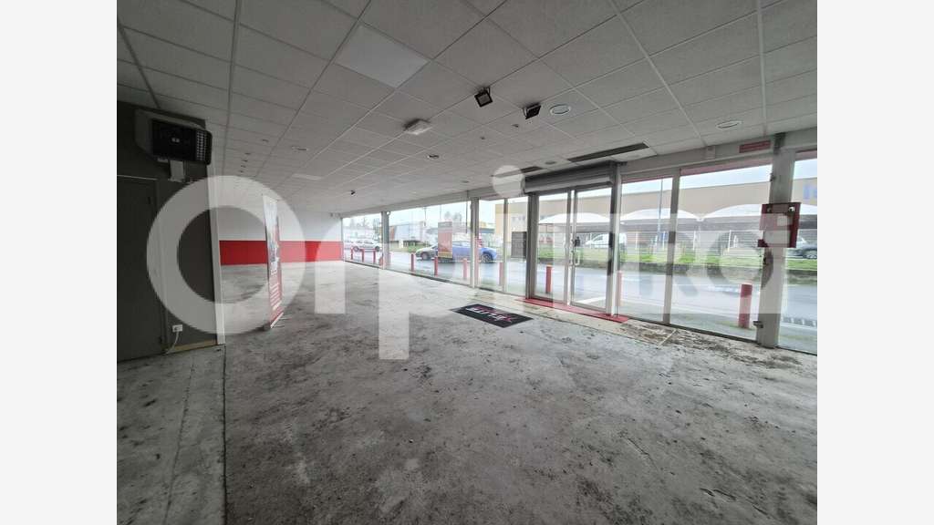 A louer local 1000m² boulevard passant de Reims