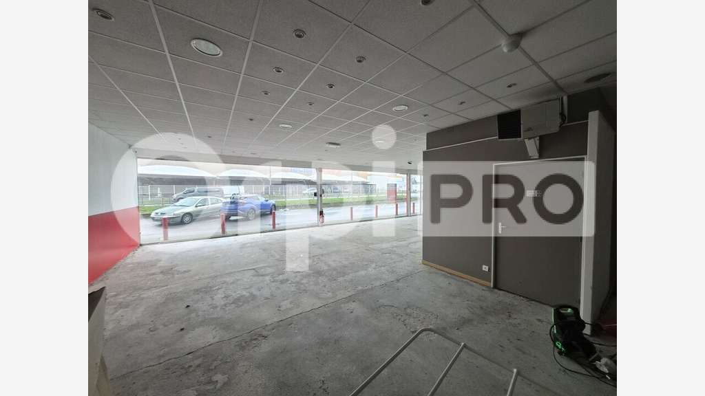 A louer local 1000m² boulevard passant de Reims