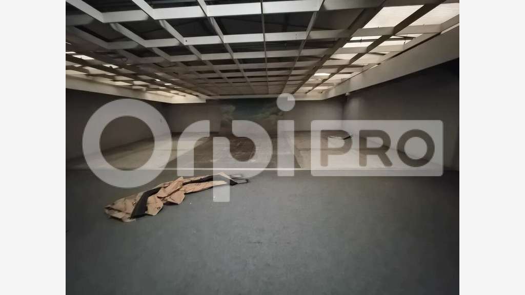 A louer local 1000m² boulevard passant de Reims