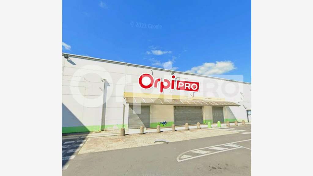 Local commercial 1483m² à louer à Reims