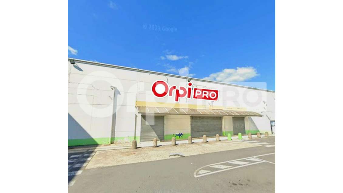 Local commercial 1483m² à louer à Reims